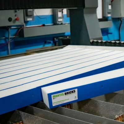 Cắt gạch bằng tia nước được thiết kế đặc biệt cho các ứng dụng cắt tia nước, cung cấp bề mặt hỗ trợ cắt ổn định, bền bỉ và đáng tin cậy để cải thiện độ chính xác và hiệu quả cắt.