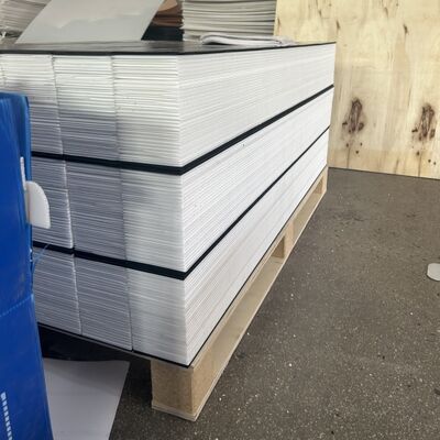 Cắt gạch bằng tia nước được thiết kế đặc biệt cho các ứng dụng cắt tia nước, cung cấp bề mặt hỗ trợ cắt ổn định, bền bỉ và đáng tin cậy để cải thiện độ chính xác và hiệu quả cắt.